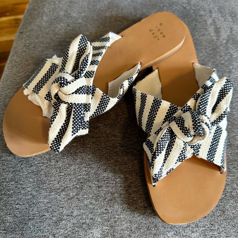 Sandals - Picture 2 of 4